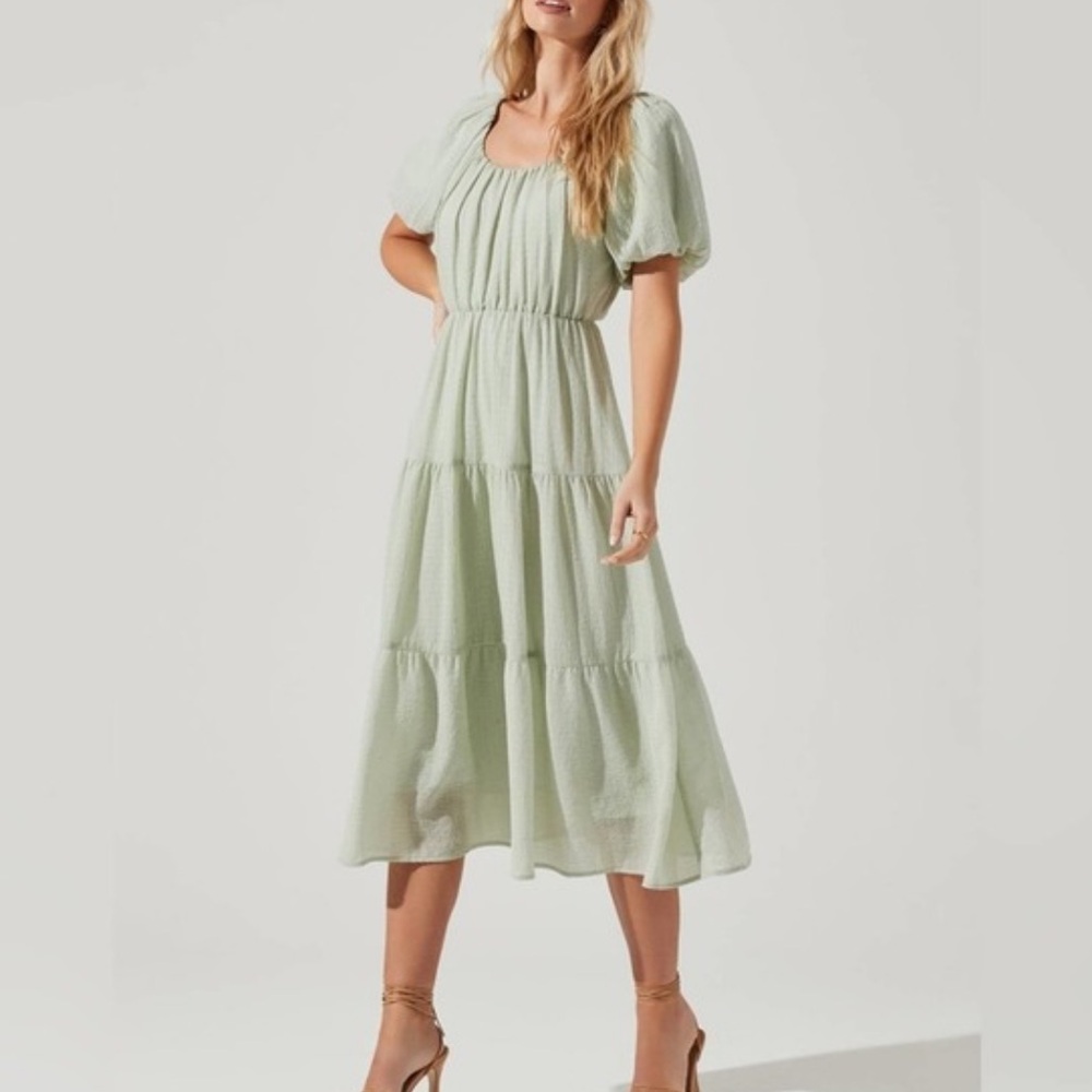 Astr Mint Green Tiered Puff Sleeve Midi Dress